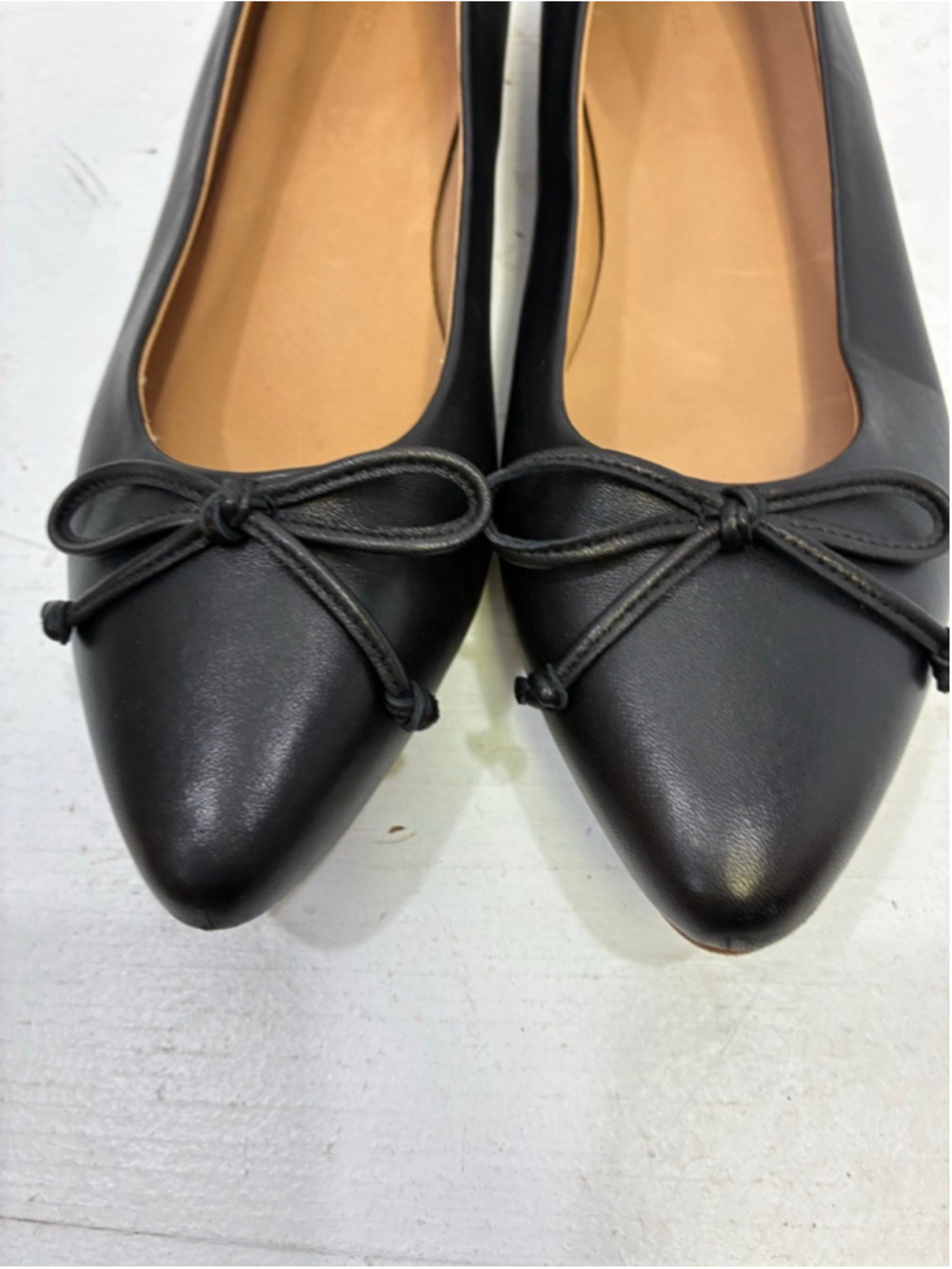 Quince Italian Leather Pointed Bow Flat in Black Size 9 - Picture 2 of 8